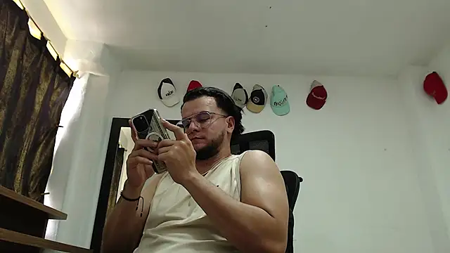 cloudsxxx stripchat live cam model