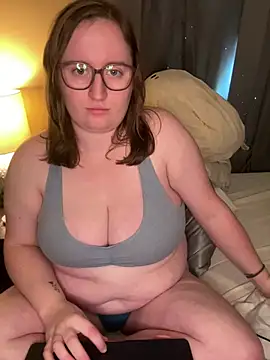 lucycomestrue stripchat live cam model