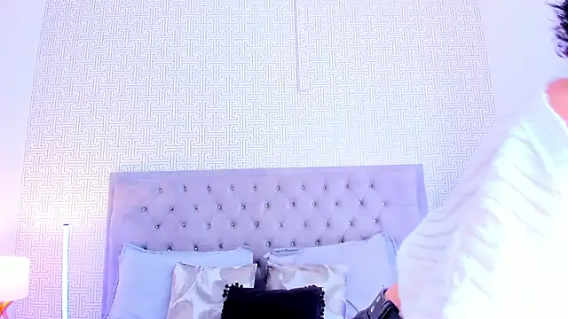 NohaCooper stripchat live cam model