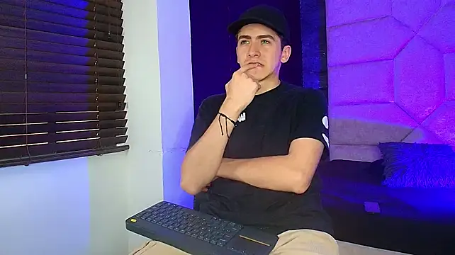 Tyler_Mcrey stripchat live cam model