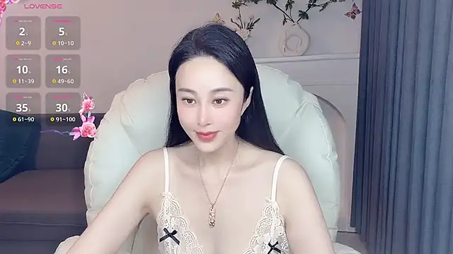 UcUiiy stripchat live cam model