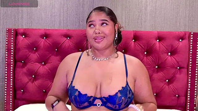 Isabellapierce stripchat live cam model