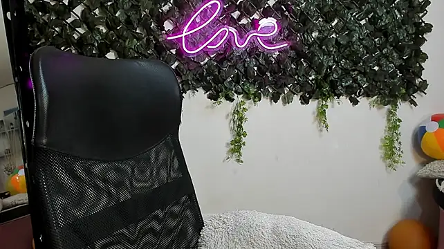 DestinyHills stripchat live cam model