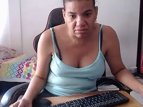 Adriana_0312 stripchat live cam model