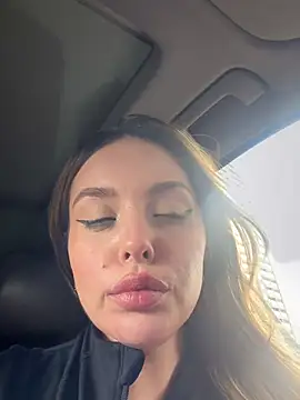 Alirawrz stripchat live cam model