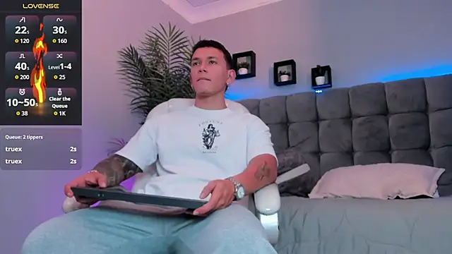 Thomas_moon stripchat live cam model