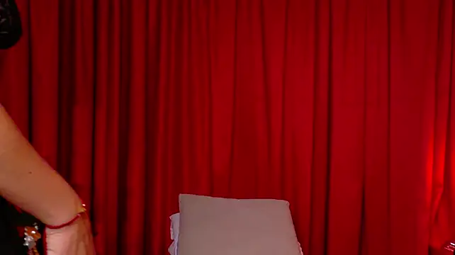 SeleneNova stripchat live cam model
