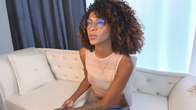 NaomiClay stripchat live cam model