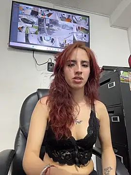elodie_rouge stripchat live cam model