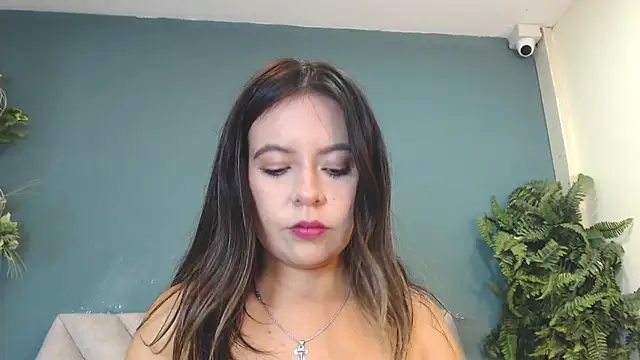 EmmaBellini stripchat live cam model