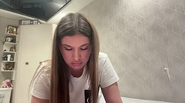 AmmieMinish stripchat live cam model