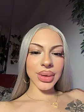 DollyRuby stripchat live cam model