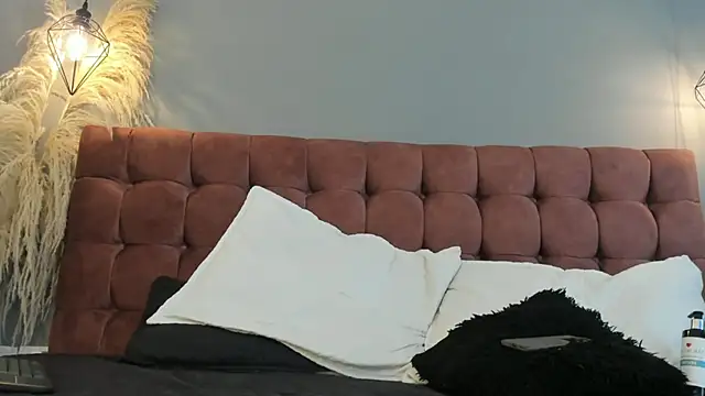 Lois_stone stripchat live cam model