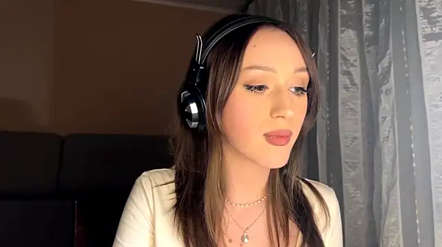 ShannanWohlers stripchat live cam model