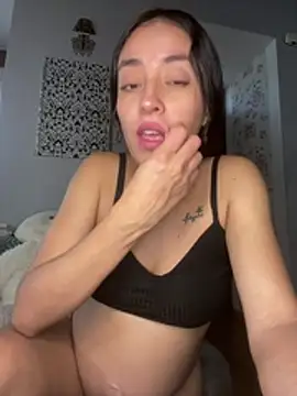 melany2233 stripchat live cam model
