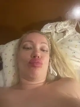 SofiaJoy stripchat live cam model