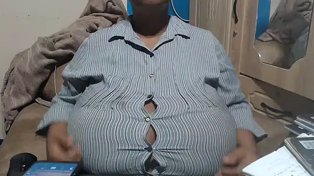 CUTEFIRMMELONSS stripchat live cam model