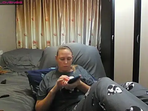 JenniDeep stripchat live cam model