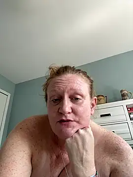 Kellilyn10 stripchat live cam model