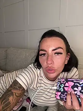BELLABLACKXUK stripchat live cam model