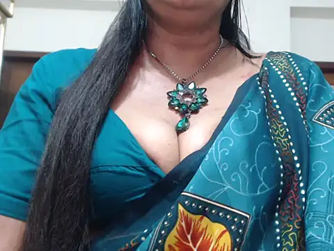 Maisa-130 stripchat live cam model