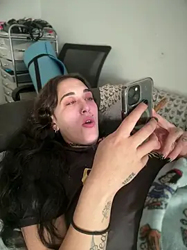 ThicBunz stripchat live cam model
