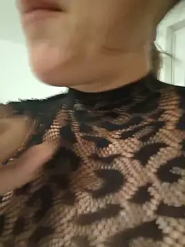 SPrITZMAUS stripchat live cam model