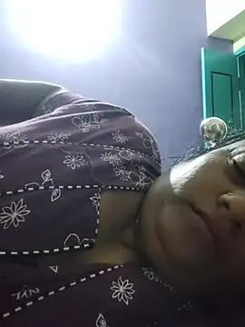 yamini1431 stripchat live cam model