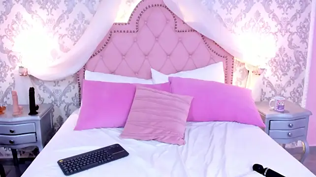 ScarletMore stripchat live cam model