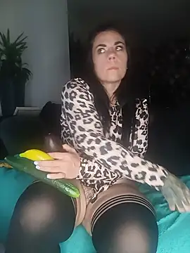 Blackariel stripchat live cam model