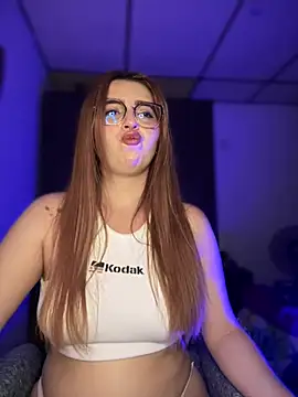 CoraVibes stripchat live cam model