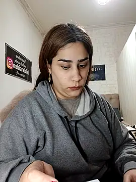 nahiarabiel33 stripchat live cam model