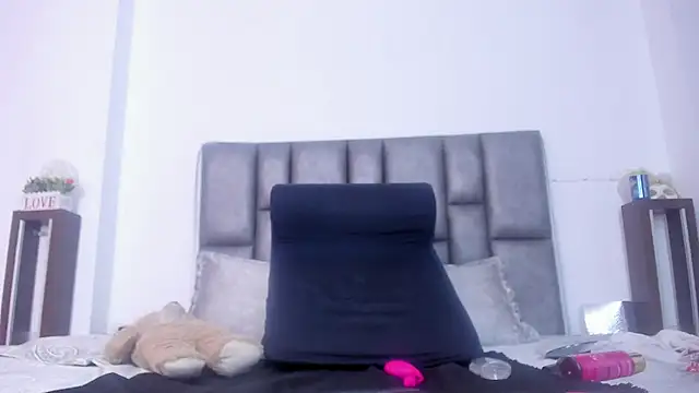 sarahhernandez stripchat live cam model