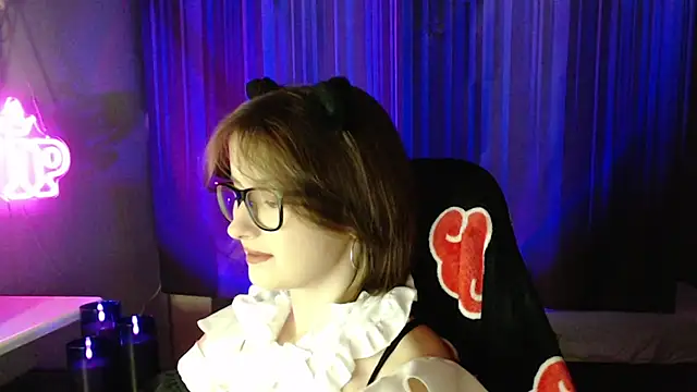 LunaXcherry stripchat live cam model