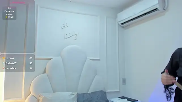 Nahomyrain stripchat live cam model