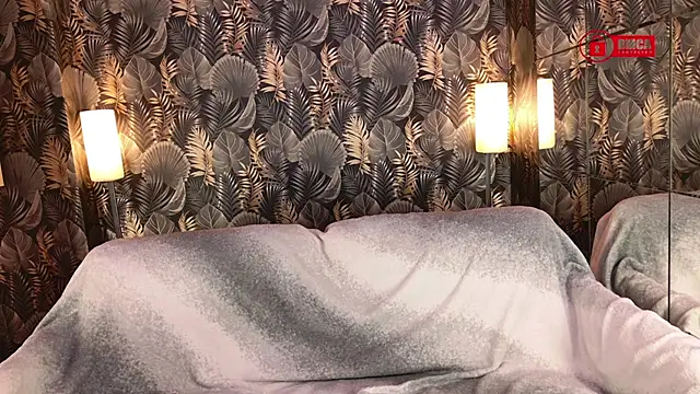 MadyMoan stripchat live cam model