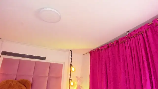 Kysha_Lipss stripchat live cam model