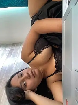 DaphneSky stripchat live cam model
