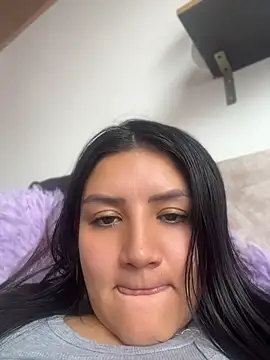 Naomy___ stripchat live cam model