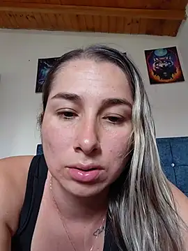 Lipzzy_sun20 stripchat live cam model