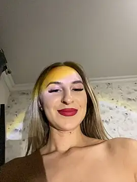 ZyvellaLuna stripchat live cam model