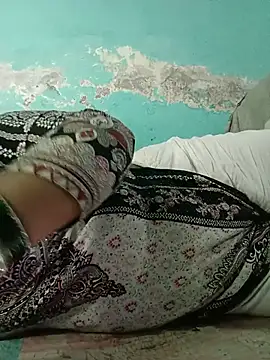 SANIYAMIRZA stripchat live cam model