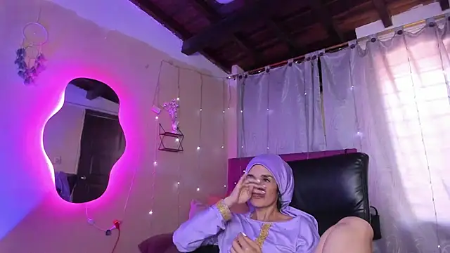 AmiraSaadi stripchat live cam model