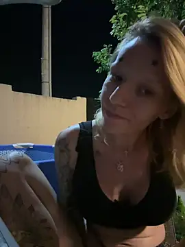 Anyagloww stripchat live cam model