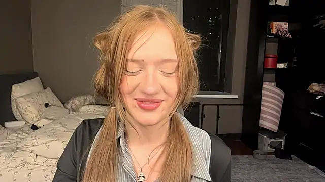 LinaPawss stripchat live cam model