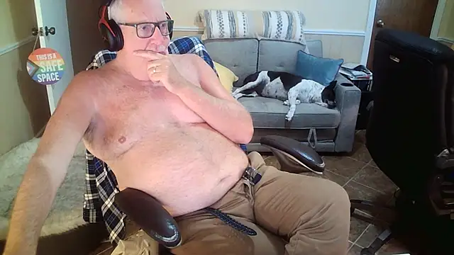 superbearboss stripchat live cam model