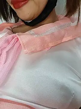 Binnky stripchat live cam model