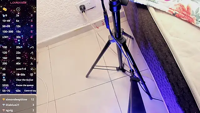 VALERIAQUEENTS__ stripchat live cam model