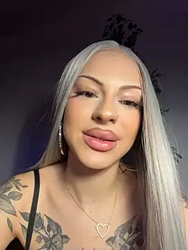 DollyRuby stripchat live cam model