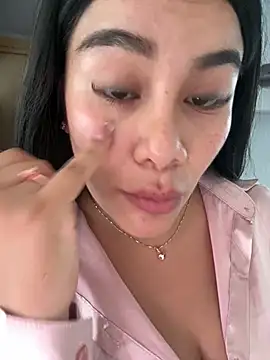 Issane_Peru stripchat live cam model
